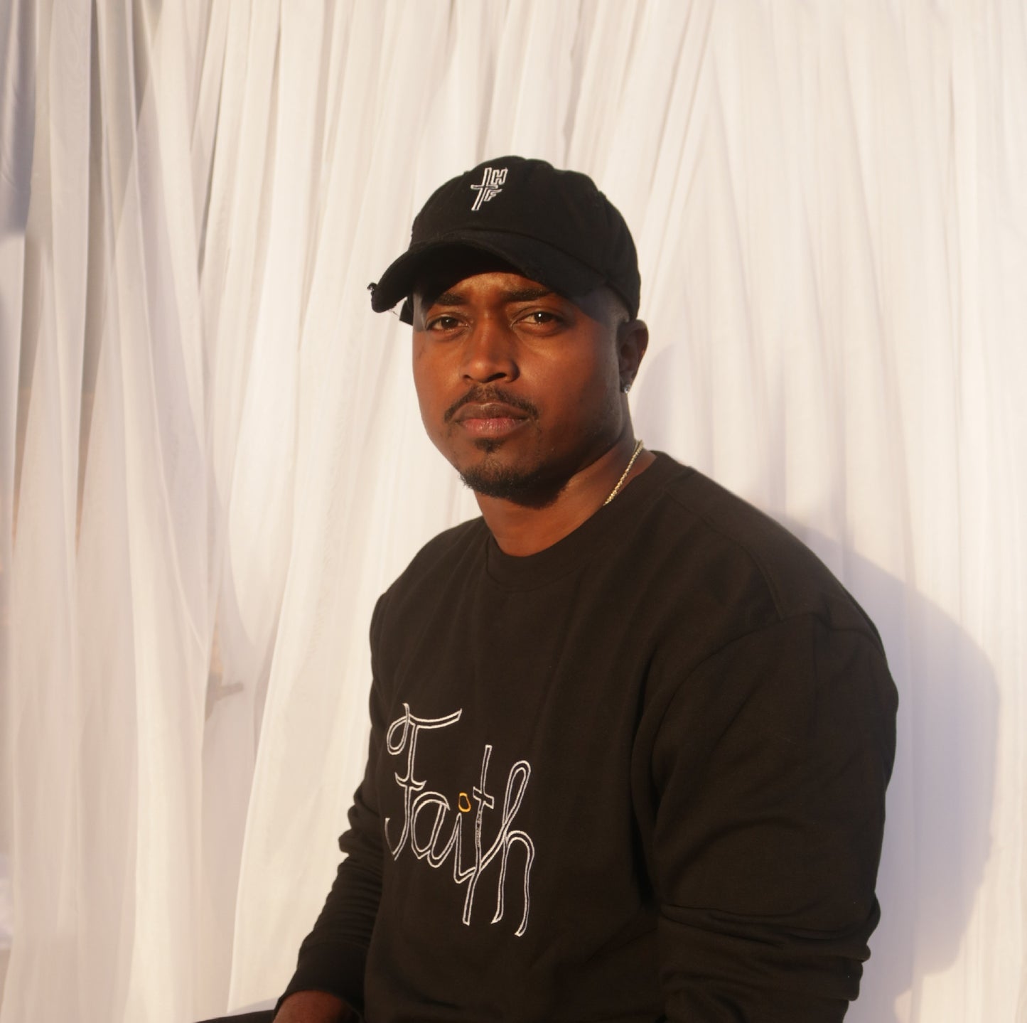 BLACK CREWNECK