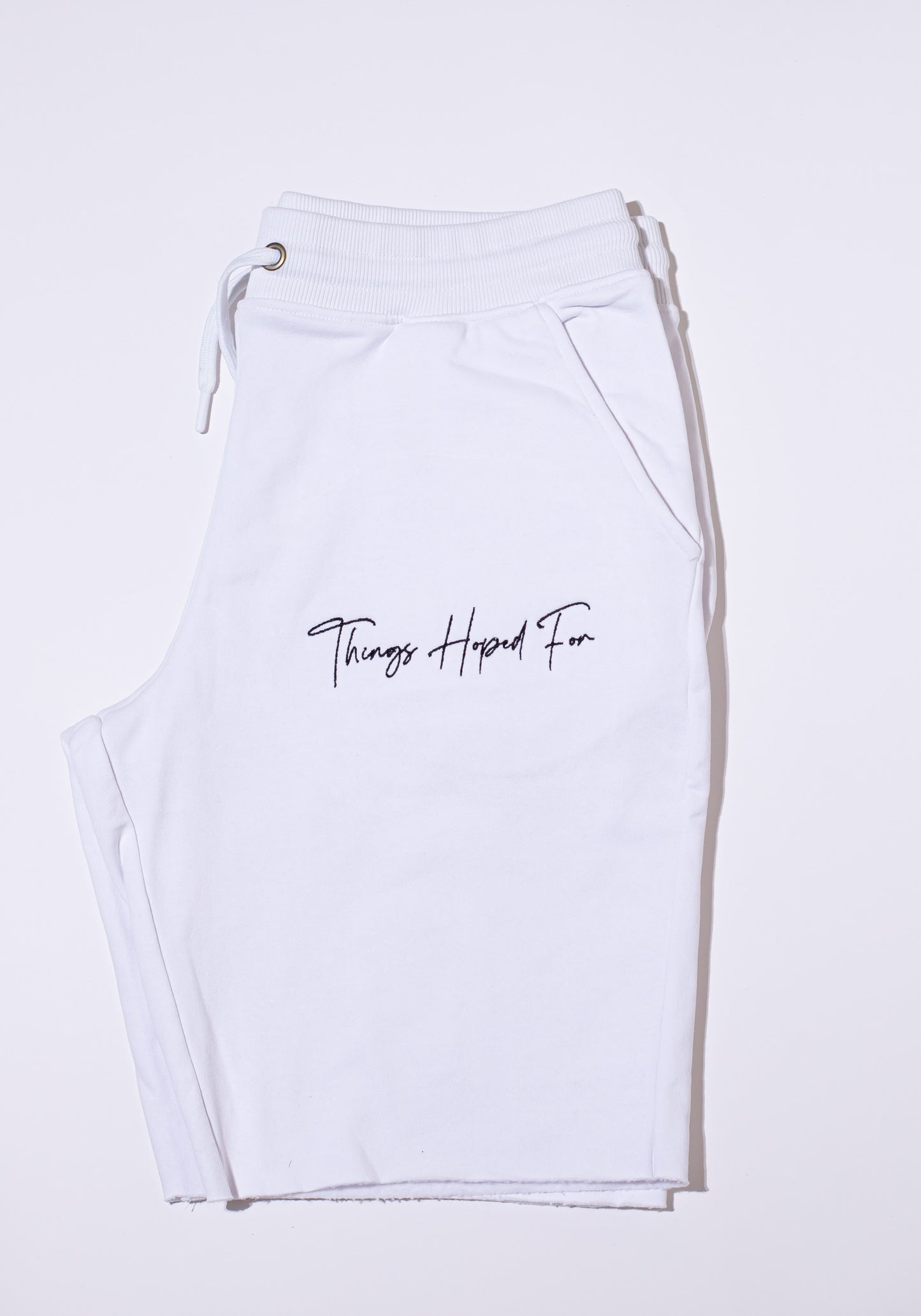 POWDER WHITE SWEATSHORTS