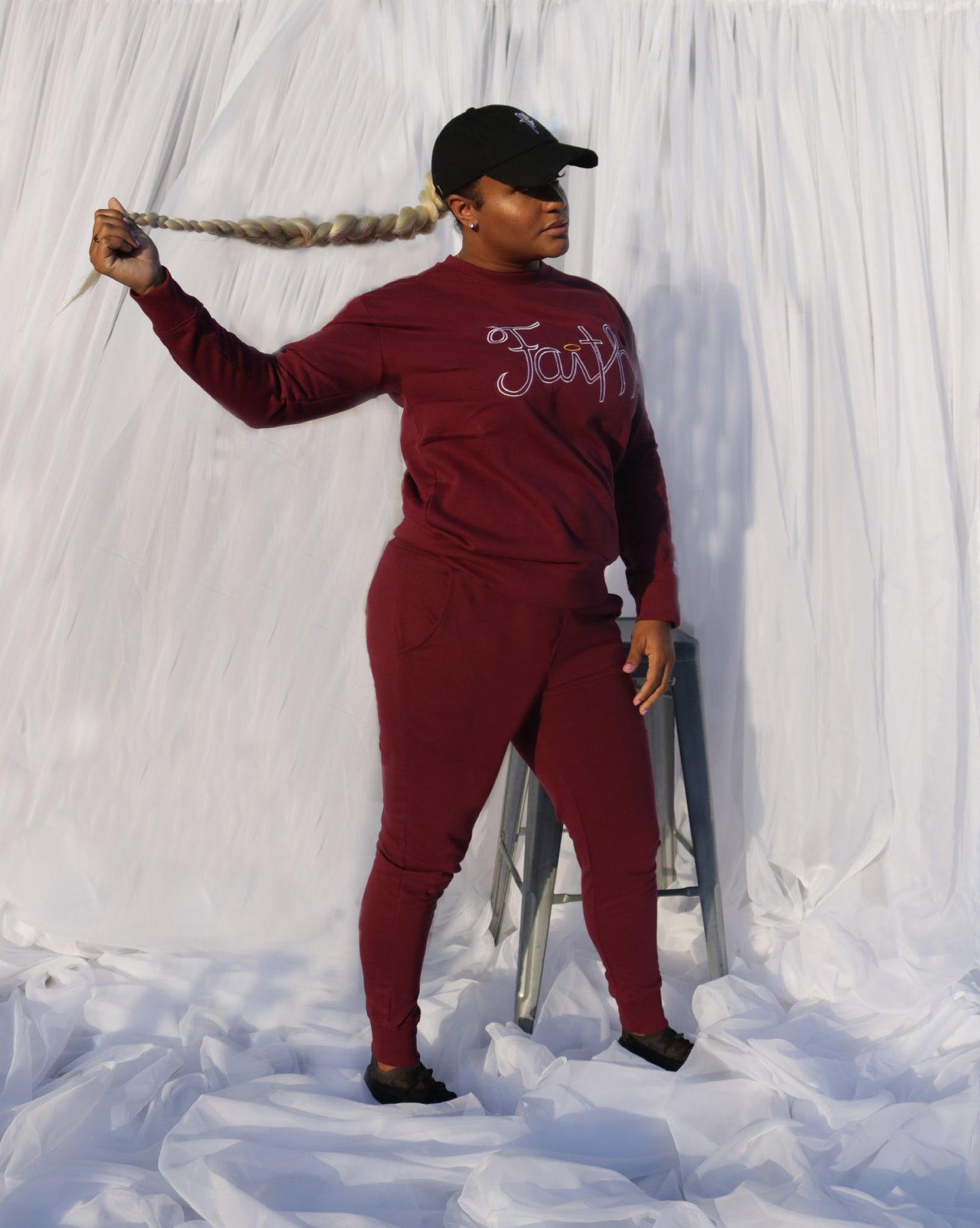 BURGUNDY CREWNECK